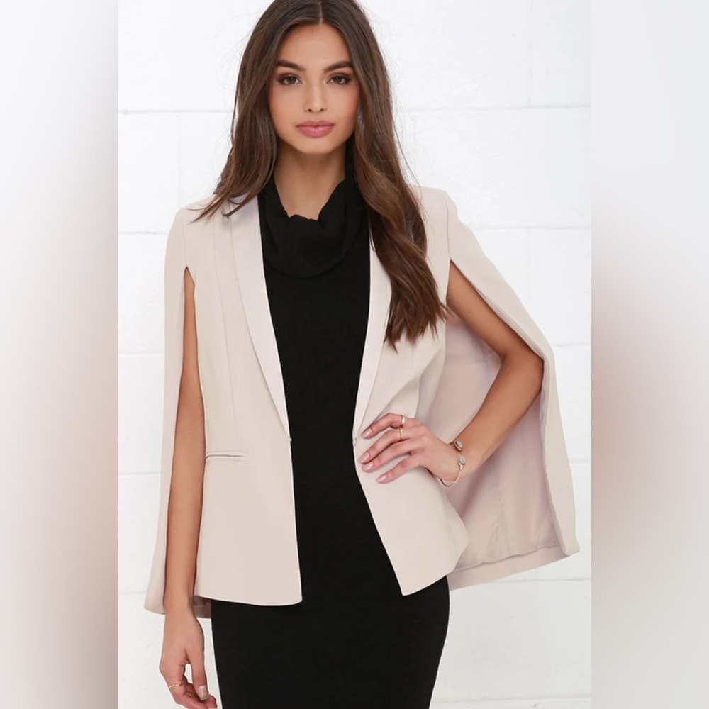 BB Dakota Janae Light Taupe Cape Size Small